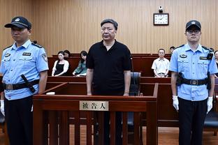 公牛对阵森林狼主裁判布拉泽斯中途退赛 可能是跟腱受伤